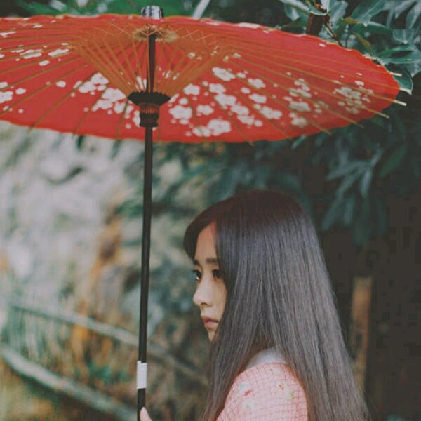 油纸伞女孩