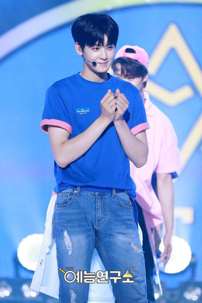 astro 车银优(cha eun woo)生日1997年03月30日.