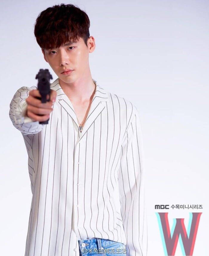 w两个世界# #w两个世界##李钟硕##韩孝周#壁纸 图片