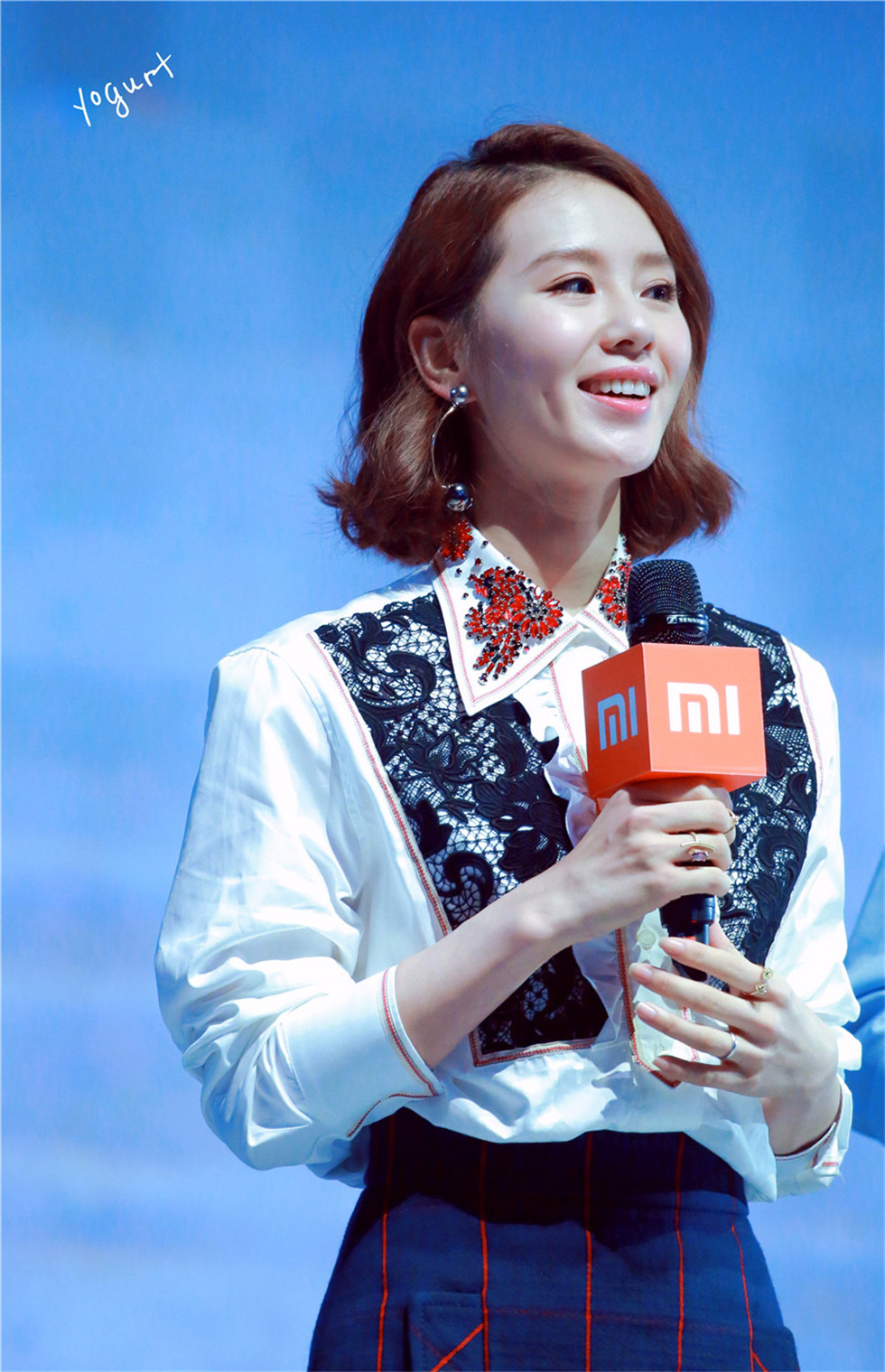 2016小米7.27新品发布会:刘诗诗(短发衬着我诗的小脸精致的像洋娃娃!
