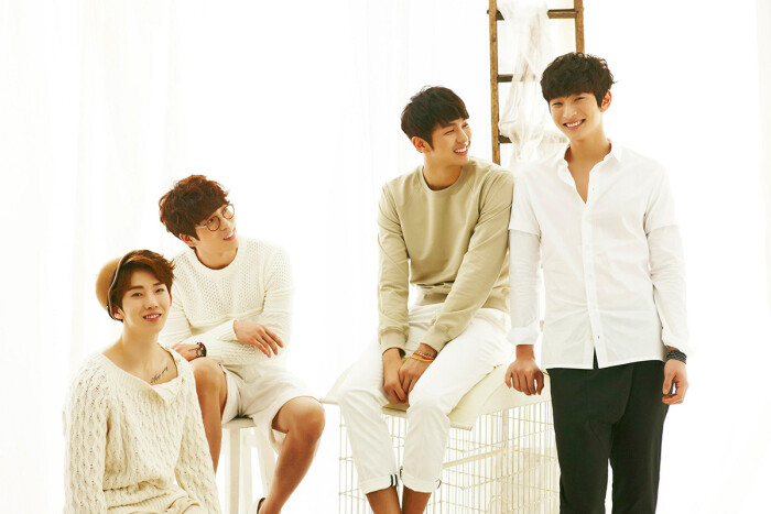 2am是韩国jyp entertainment于2008年推出的男子组合,四名成员包括