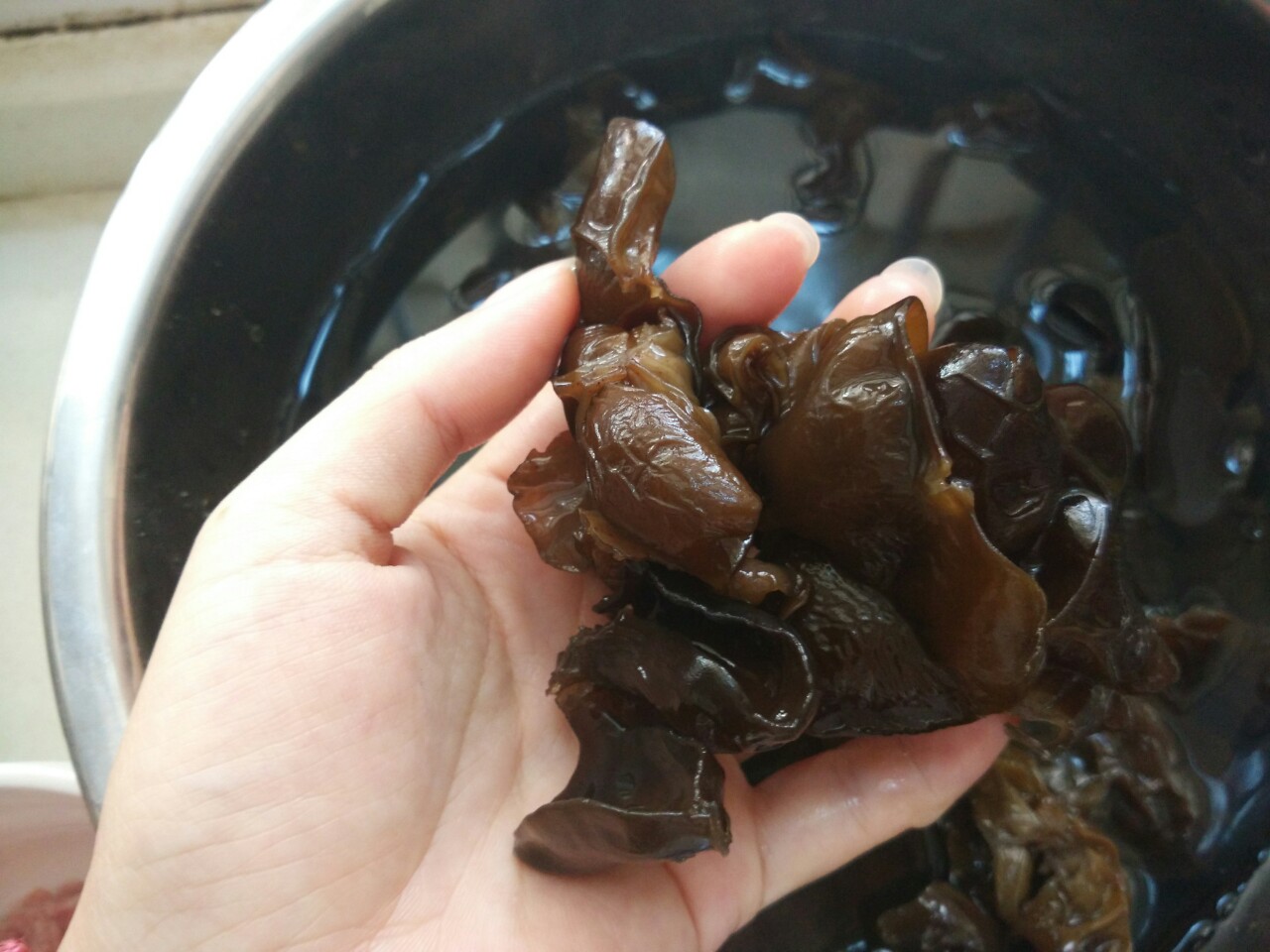 麻麻泡的木耳