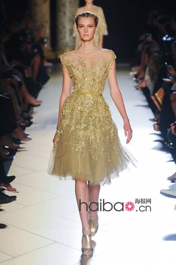 不得不说艾莉·萨博 (elie saab) 是最会讨女孩欢心的设计师之一,他总