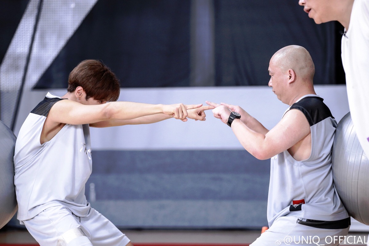 官博更博:#李汶翰星球者联盟# 人生有欢笑也有泪水,到底是什么样的