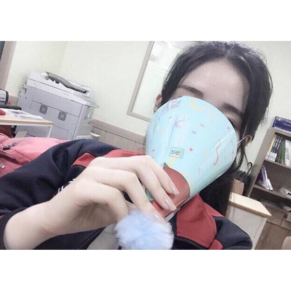 女生 欧美 半身 唯美 遮脸 镜子照 中式风 安静 可爱 卖萌 个性 自拍