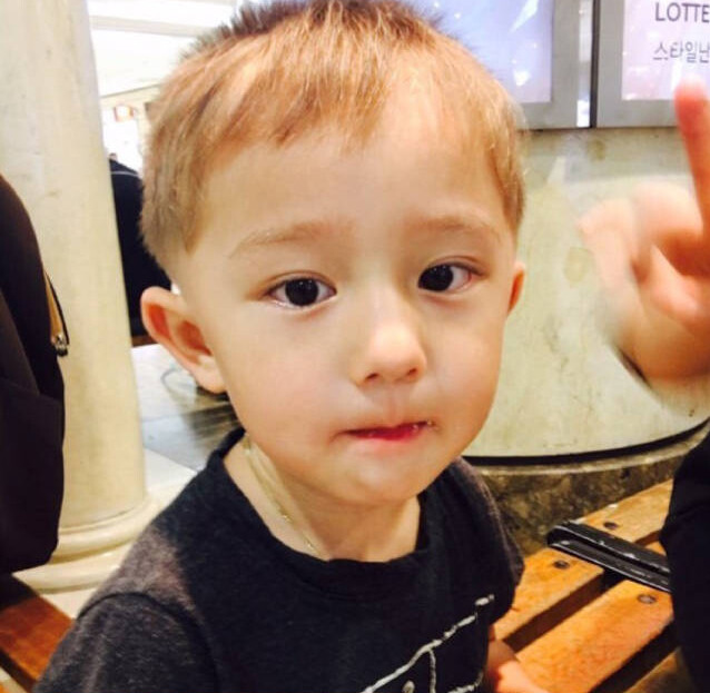 jackson 3岁的韩美混血儿 被称为小灿烈