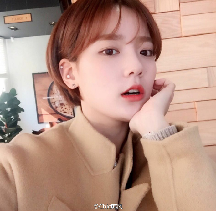 短发女生头像