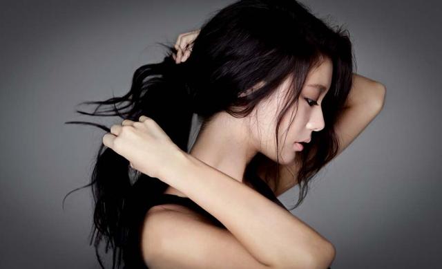 2006年,因出演韩国电视剧《透明人崔长洙》而被人认知.精彩电视连续剧图片