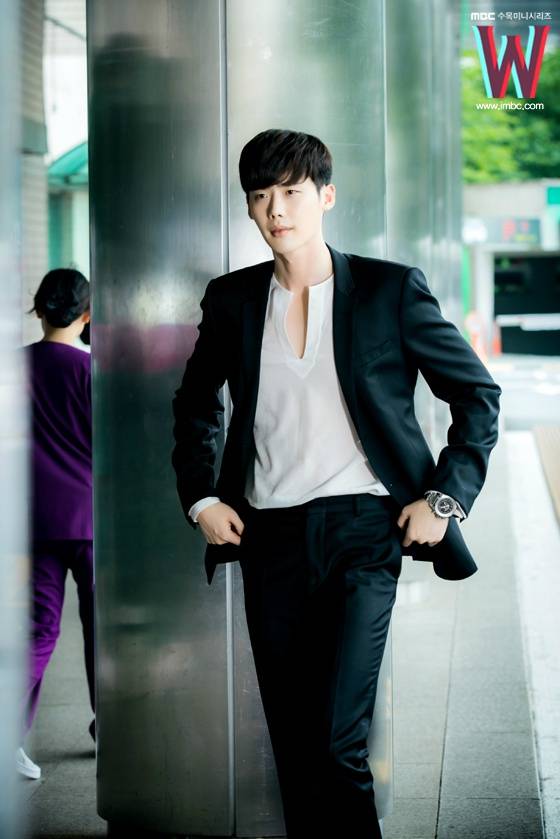 w两个世界##李钟硕# 官网更新剧照