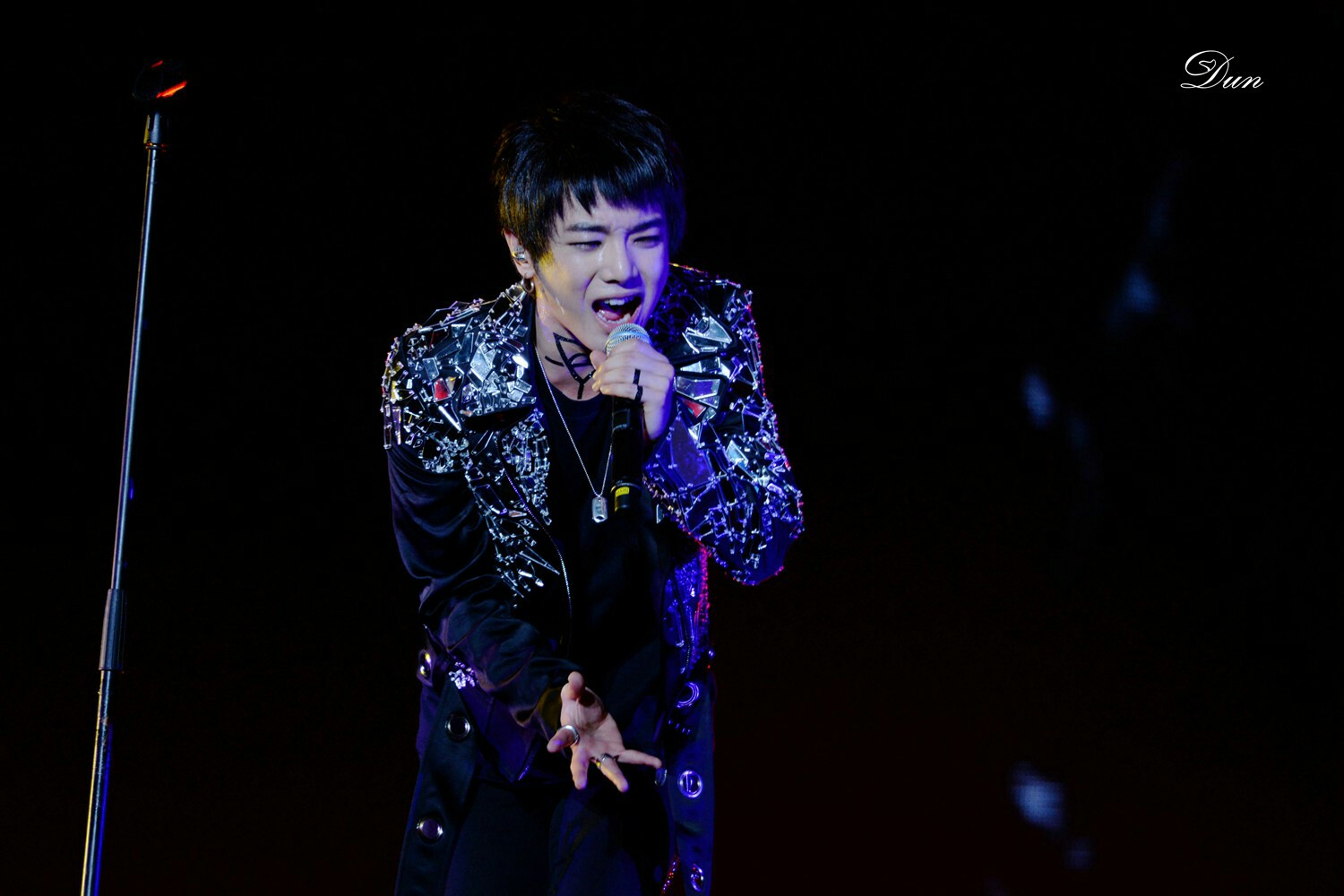 华晨宇2016全国巡回演唱会# 上海场 时间:2016.8.图片