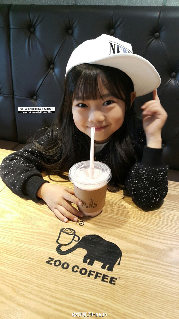 韩国童星罗夏恩图片