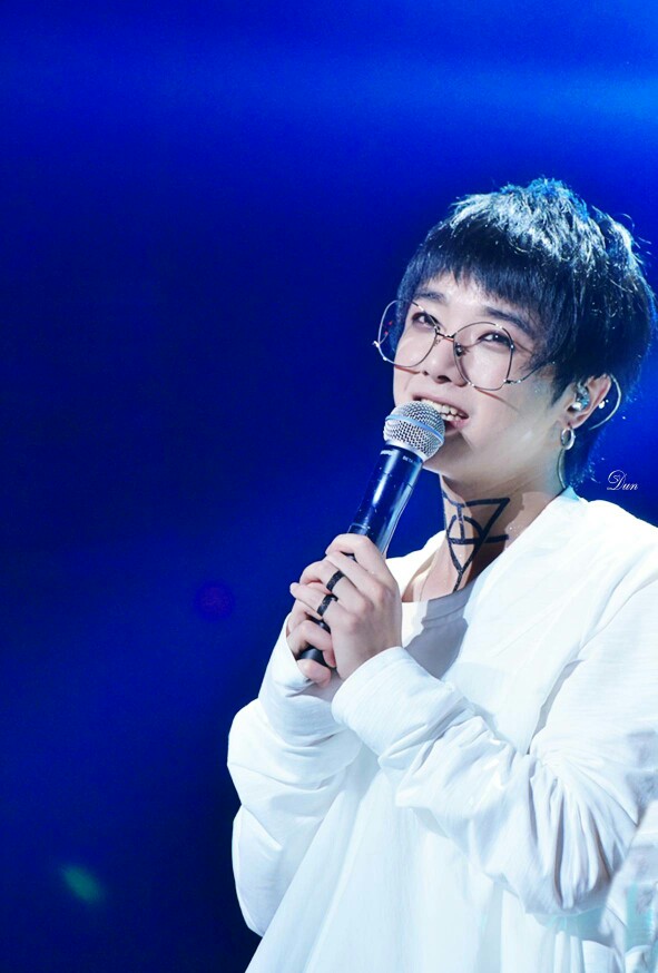 华晨宇 火星演唱会 高清壁纸图片