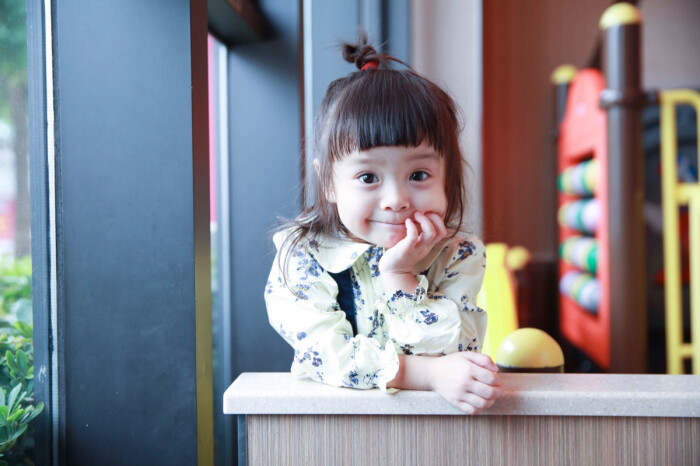 《放开我北鼻》中的哈琳 可爱俏皮,古怪萌娃.