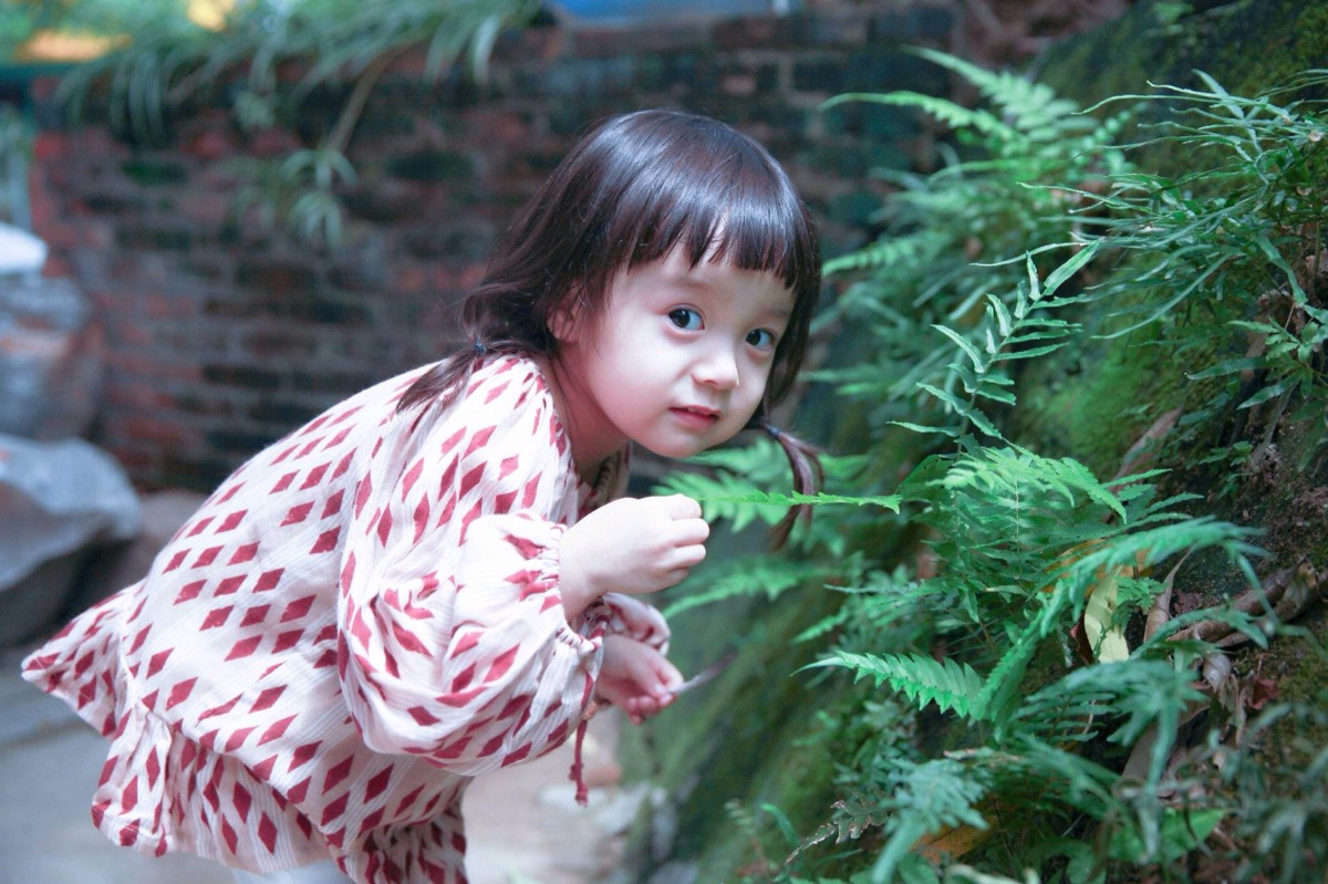 《放开我北鼻》中的哈琳 可爱俏皮,古怪萌娃.