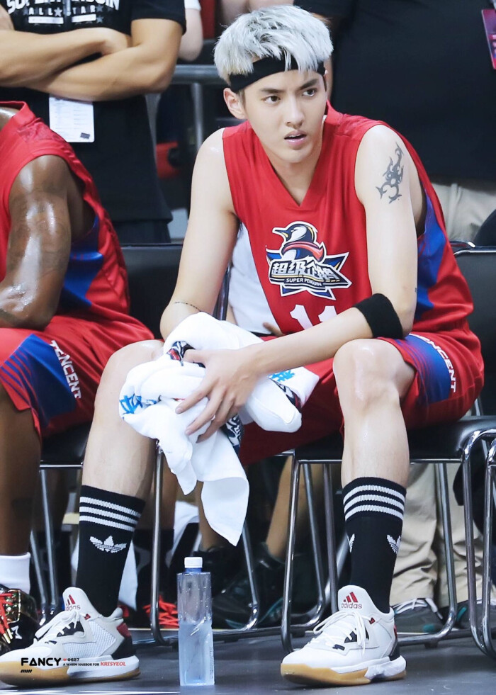 蒋劲夫nba名人赛荣耀8助力腾讯名人篮球赛麦蒂吴亦凡邀你看球直播