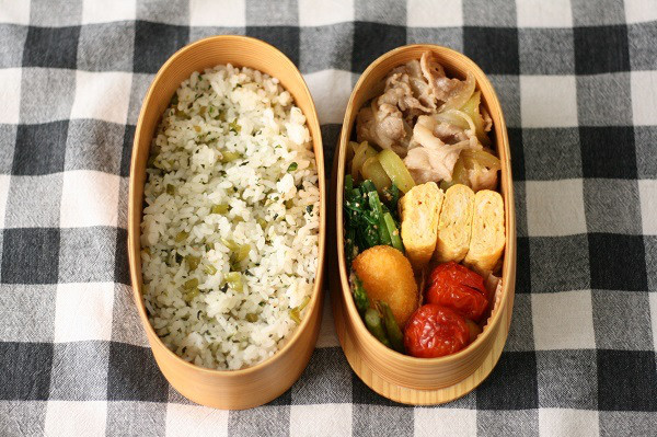 每日便当〕 姜烧猪肉 鸡蛋卷 芝麻凉拌小松菜 玉米可乐饼 烤芦笋和