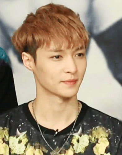 o. 吴世勋 sehun 金珉锡 xiumin 金俊勉 suho 金钟仁 kai