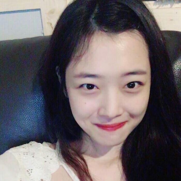 韩国女爱豆头像 崔雪莉sulli