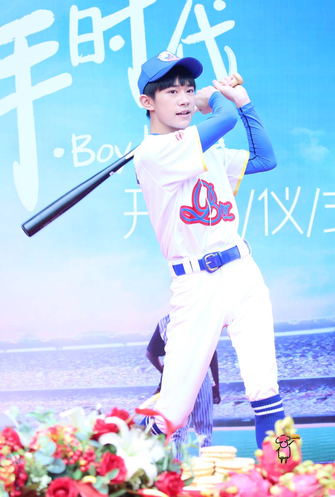 易烊千玺 #tfboys 电视剧我们的少年时代 开机仪式 棒球服 高清 帅气