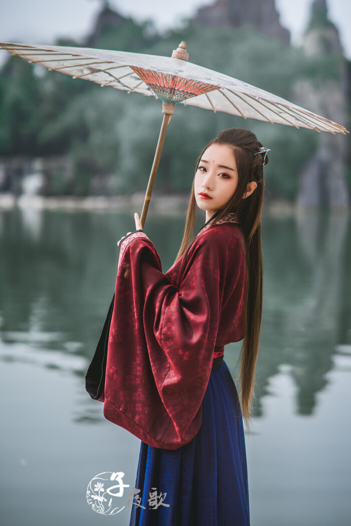 【子夜歌】汉服 广袖交领襦裙(摇光)