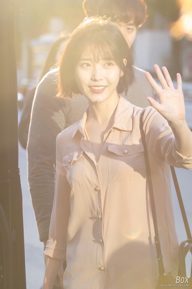 超级美哟,小编现在炒鸡开心,我也是短发知恩的盛世美颜啊 李知恩iu 收