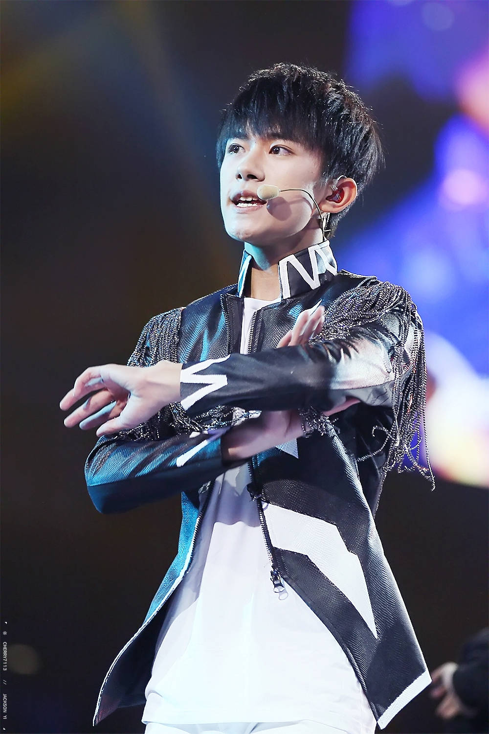 易烊千玺#tfboys 天猫双十一晚会狂欢夜 高清 帅气 酷