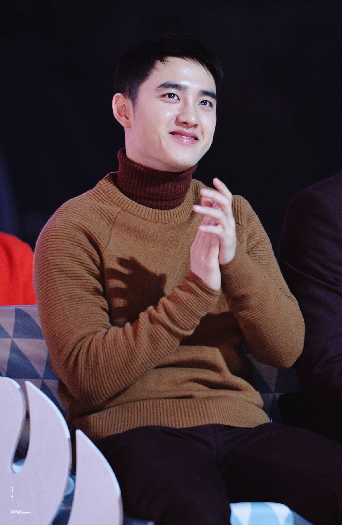 2016mma颁奖典礼 年度最佳艺人exo 橘红色这身太好看 都暻秀