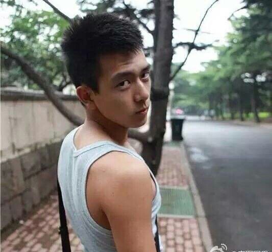 睡在我上铺的兄弟 谢训 法医秦明 林涛 最爱的李现 现男友