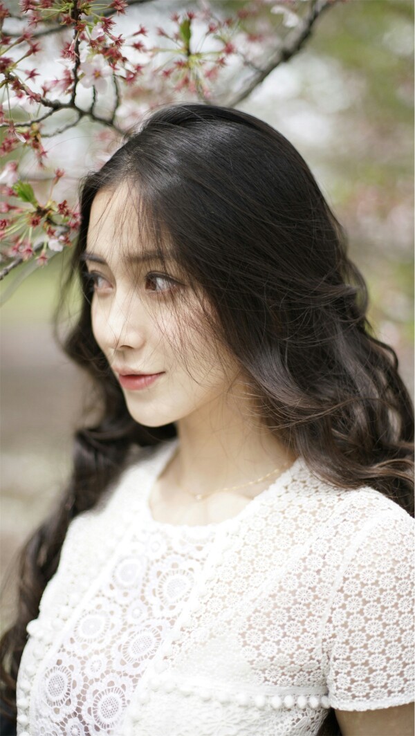【angelababy清新少女写真 实力证明樱花真女神】angelababy曝光全新