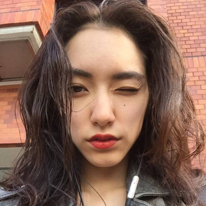 卧蚕阿姨— 欧美头像