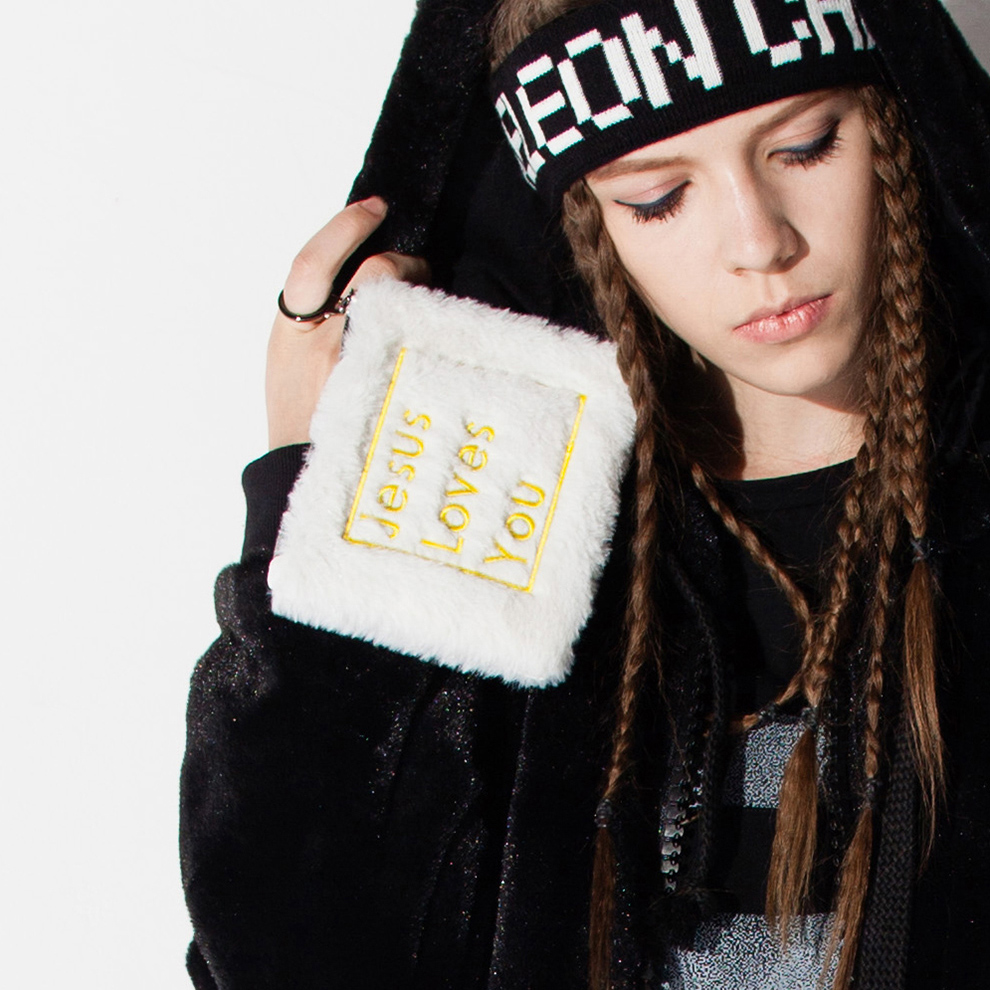 blackhead/设计师潮牌 欧美时尚 刺绣图标毛绒手拿零钱包