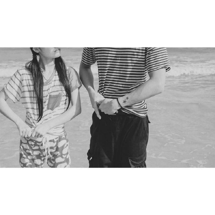 情侣恩爱 头像 壁纸 海边 黑白 唯美 欧美风