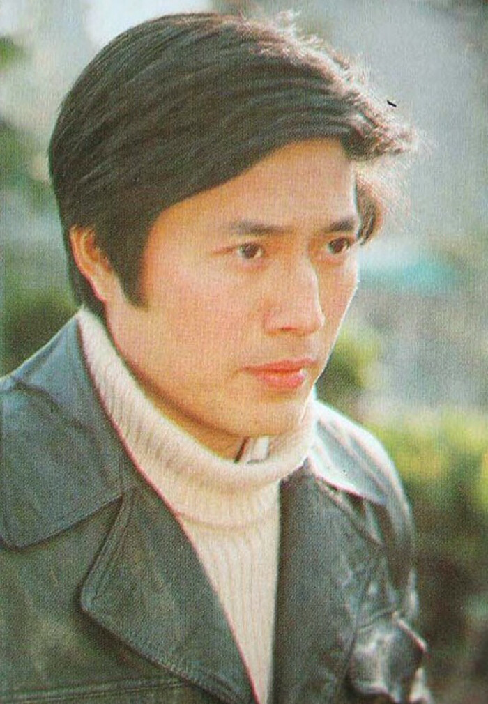 王伟平年轻照片图片