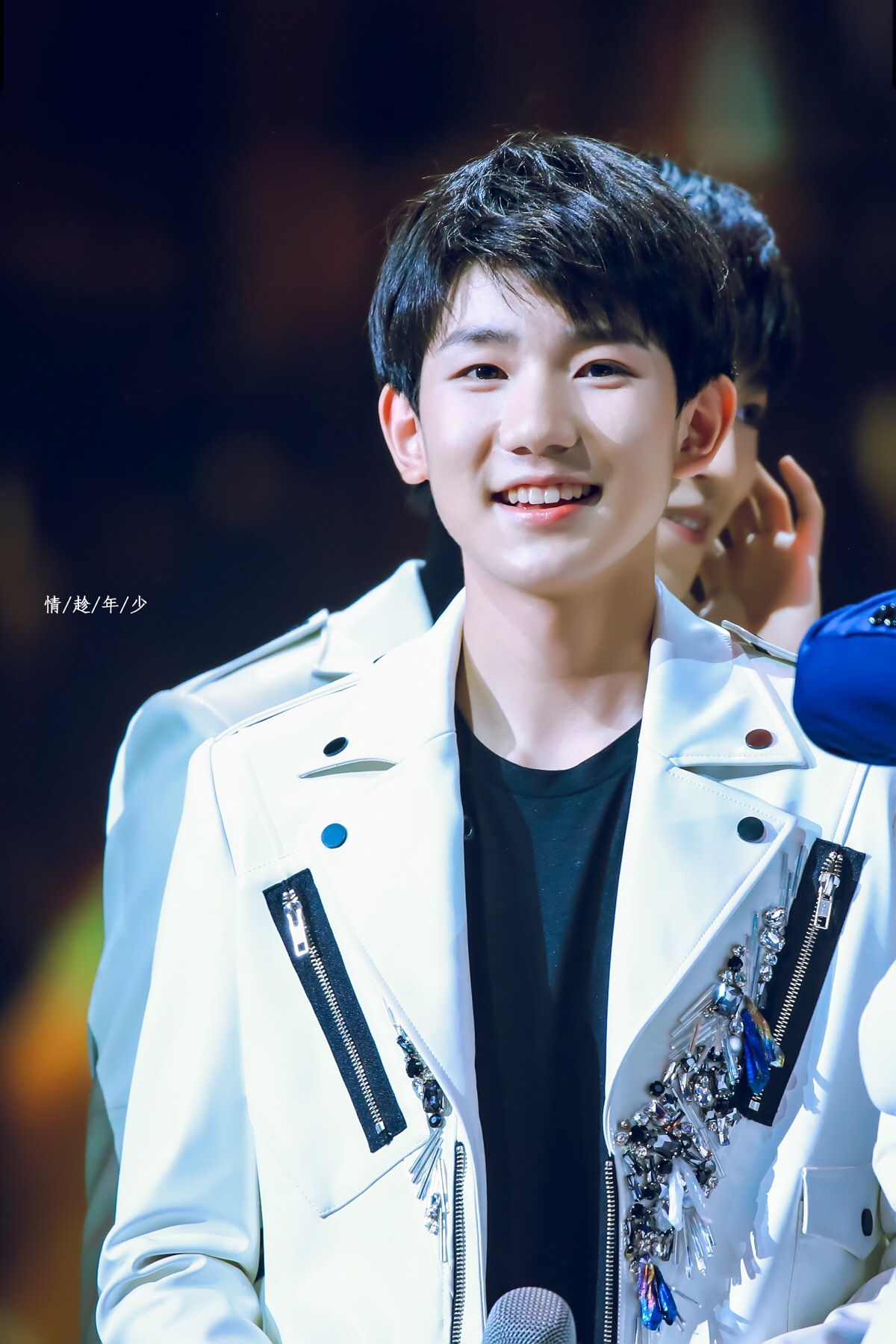 笑容纯真好看 王源 2017湖南卫视跨年晚会