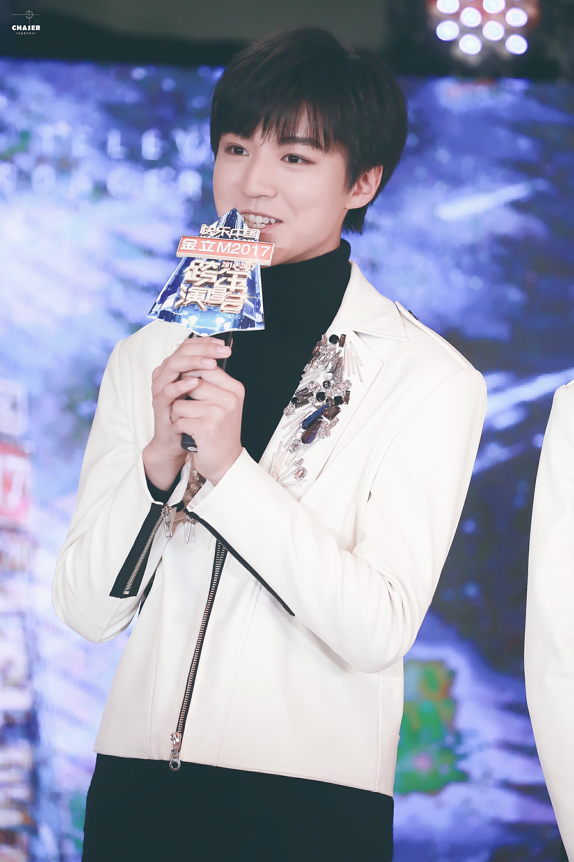 王俊凯161231湖南卫视跨年晚会后台采访高清9p