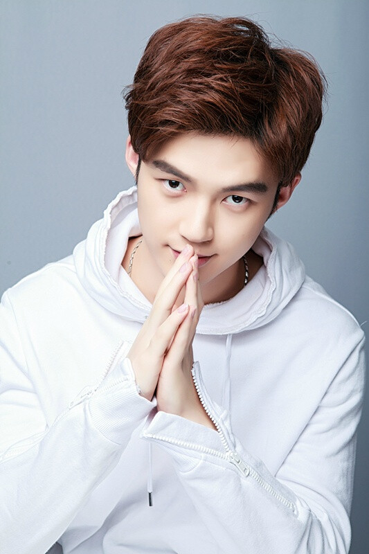 【董力】国家队击剑运动员董力曝光一组暖男写真,董力出生于1993年