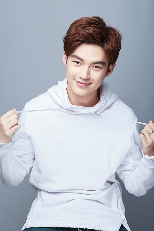 【董力】国家队击剑运动员董力曝光一组暖男写真,原来帅哥都上交给了