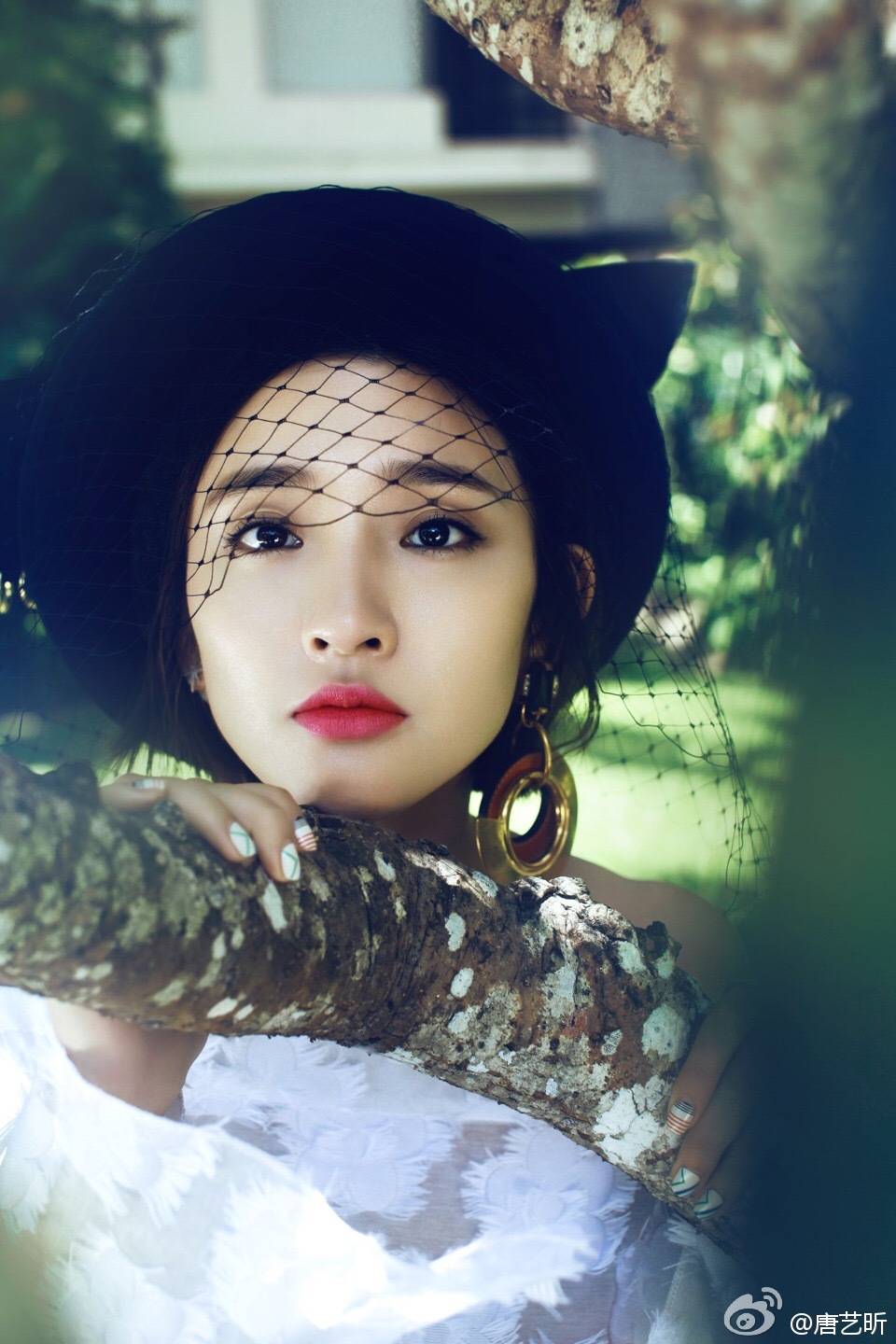 梨涡不浅笑～@唐艺昕