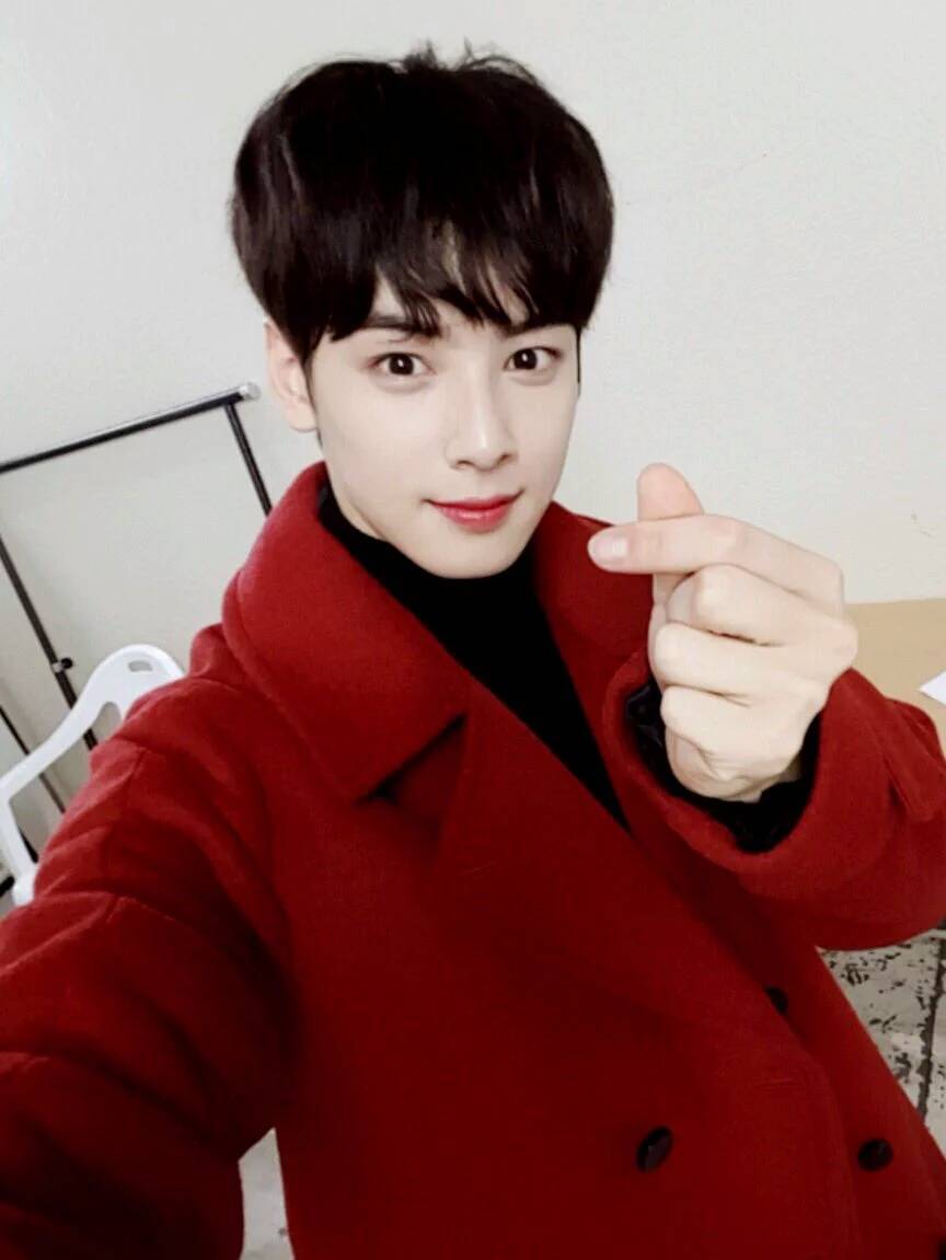 这世界有个可爱的男孩子是车银优啊