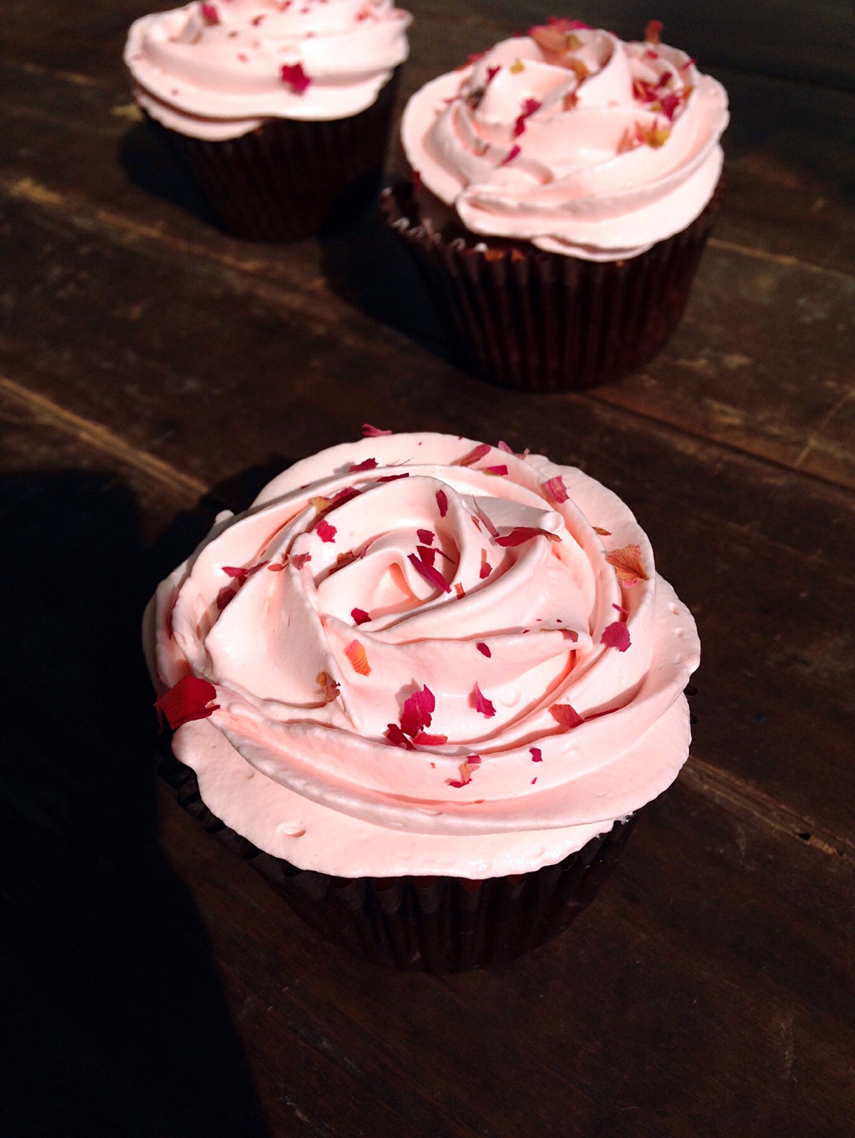 玫瑰蔓越莓纸杯蛋糕