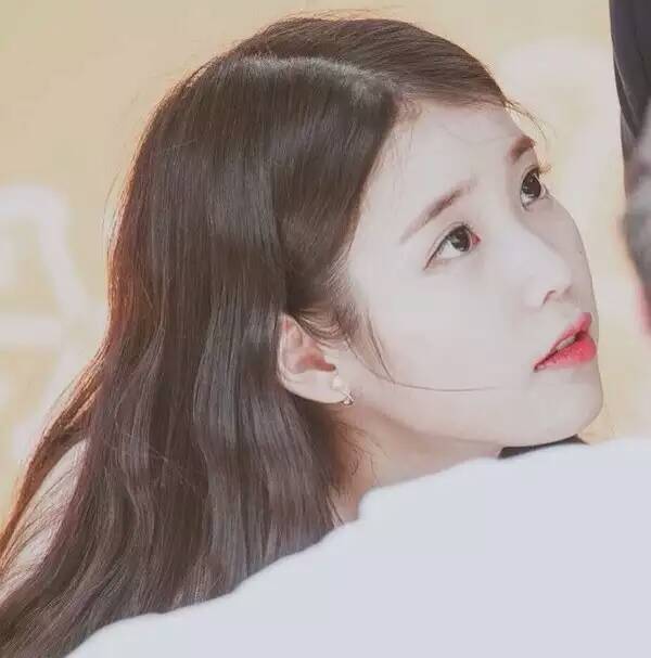 iu 李知恩 头像