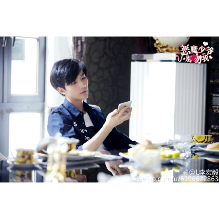 李宏毅 白边头像