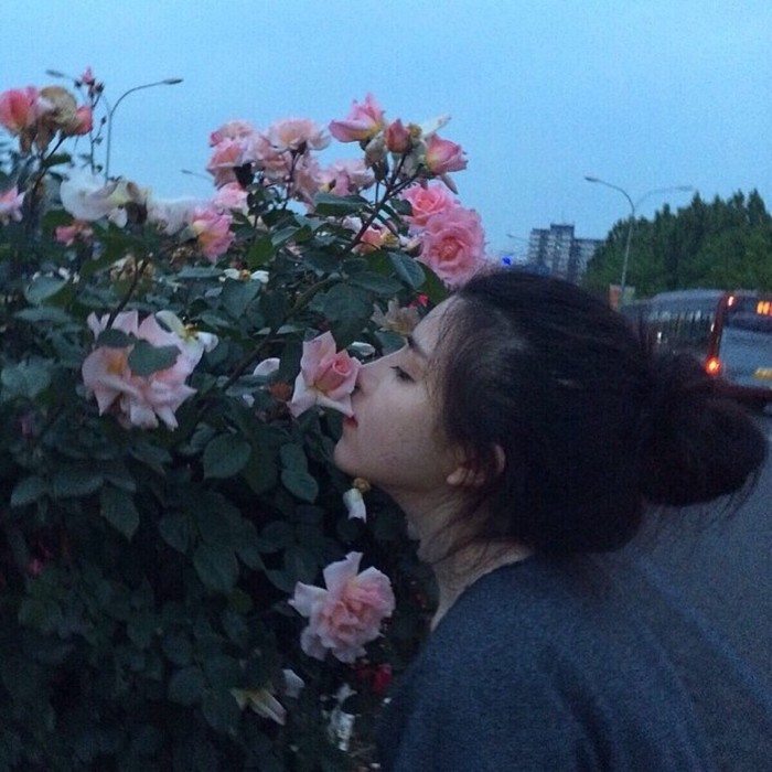 原谅捧花的的我盛装出席只为错过你.