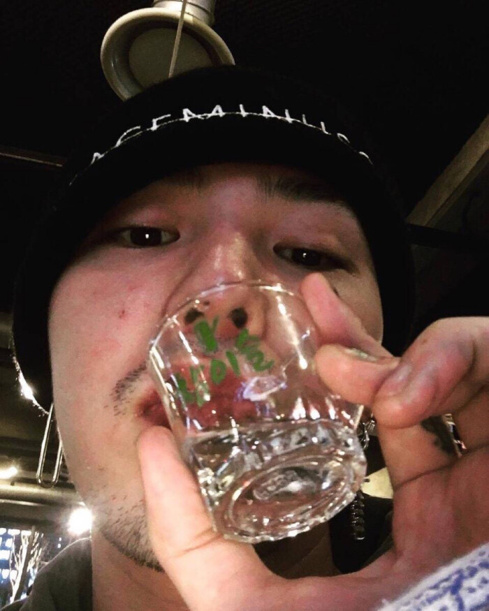 权志龙ins更新