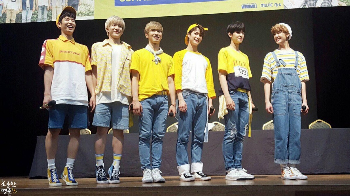 踮脚配合身高的大哥line astro(),于fantagio entertainment在2016年2