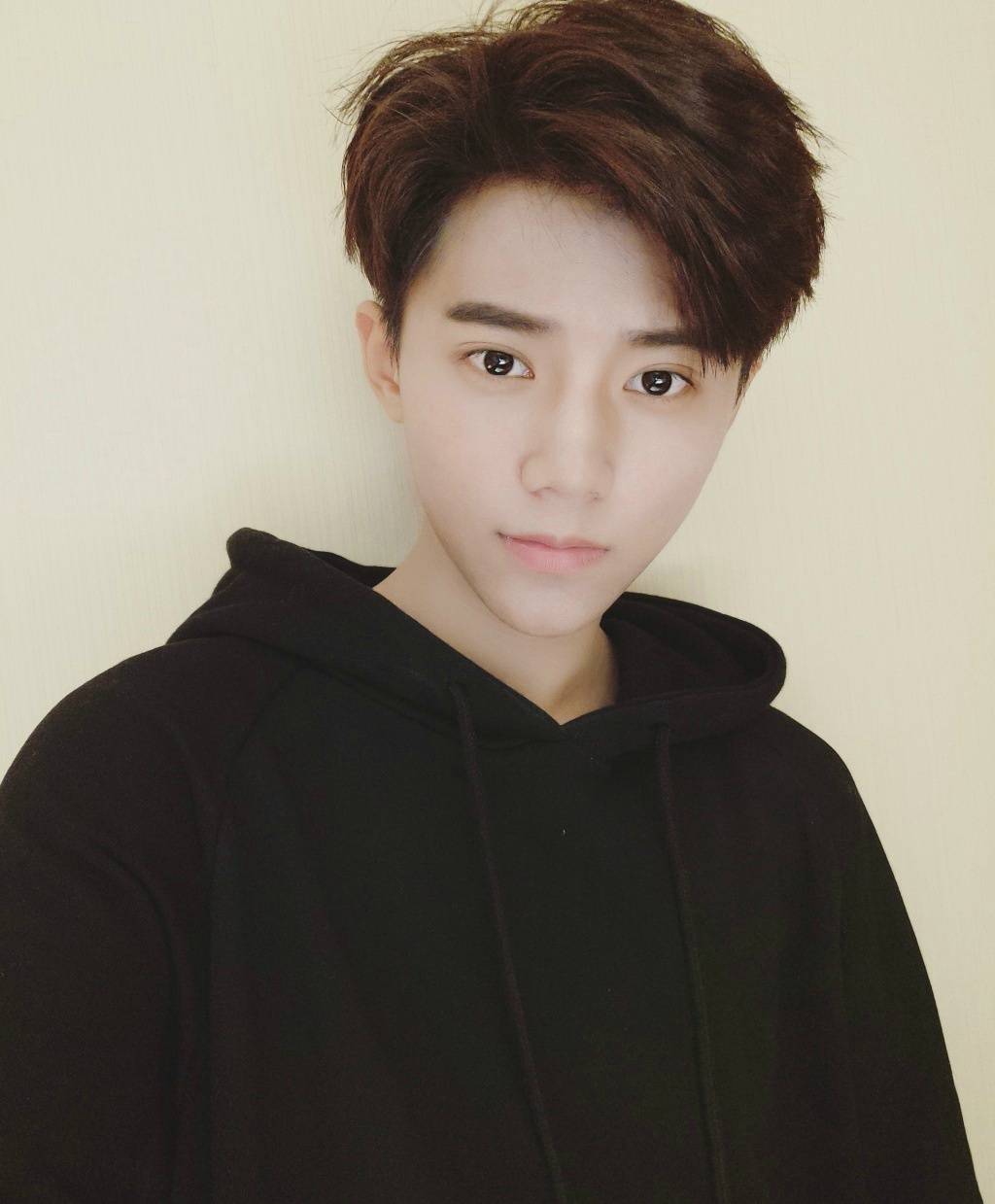 阳光温热岁月静好男生头像