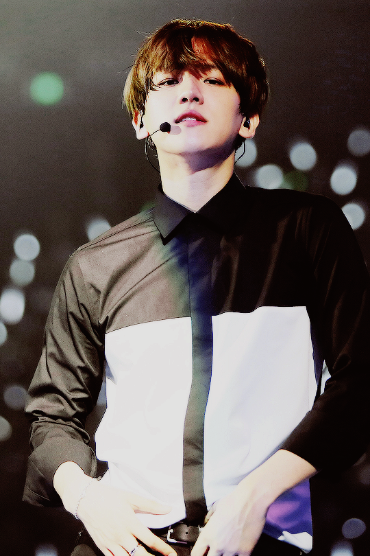 [禁二]边伯贤(baekhyun),1992年5月6日生于韩国京畿道富川市,歌手