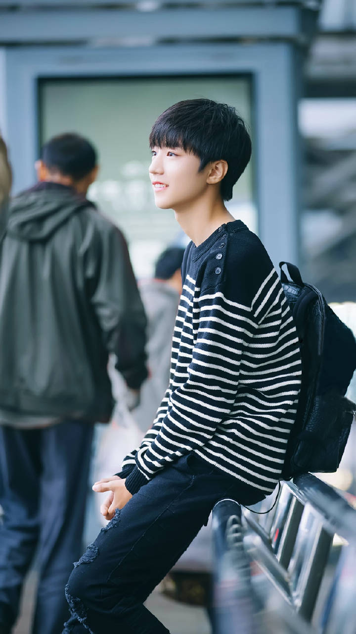 王俊凯 #tfboys 机场街拍 高清 帅气 手机壁纸尺寸手机桌面背景桌面