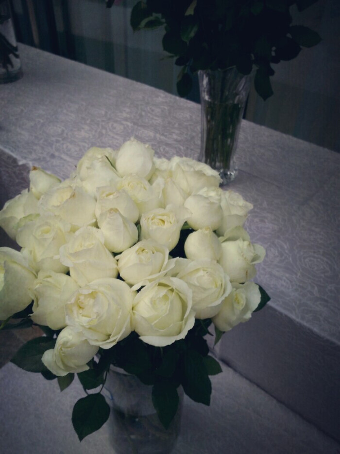 白色干干净净的