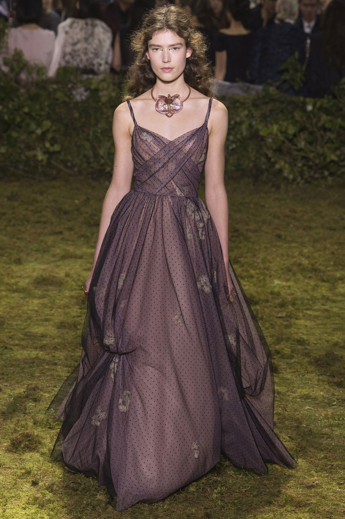 christian dior秀场,christiandior christian dior 2017 春夏高级定制 这是创意总监 maria grazia